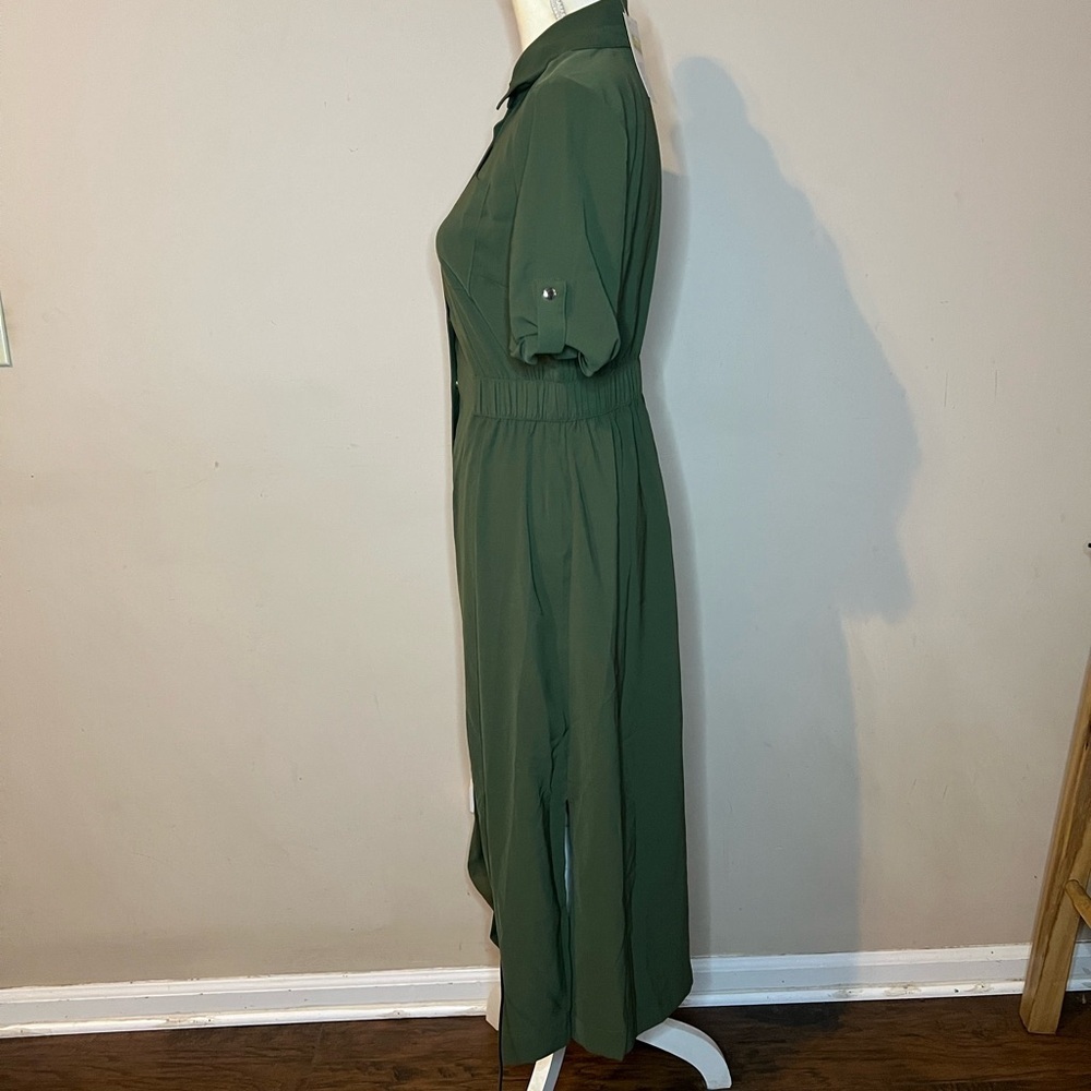 ⭐️A New Day Green Buttoned Midi Dress - Picture 3 of 7